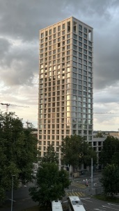 Ein weiteres Hochhaus